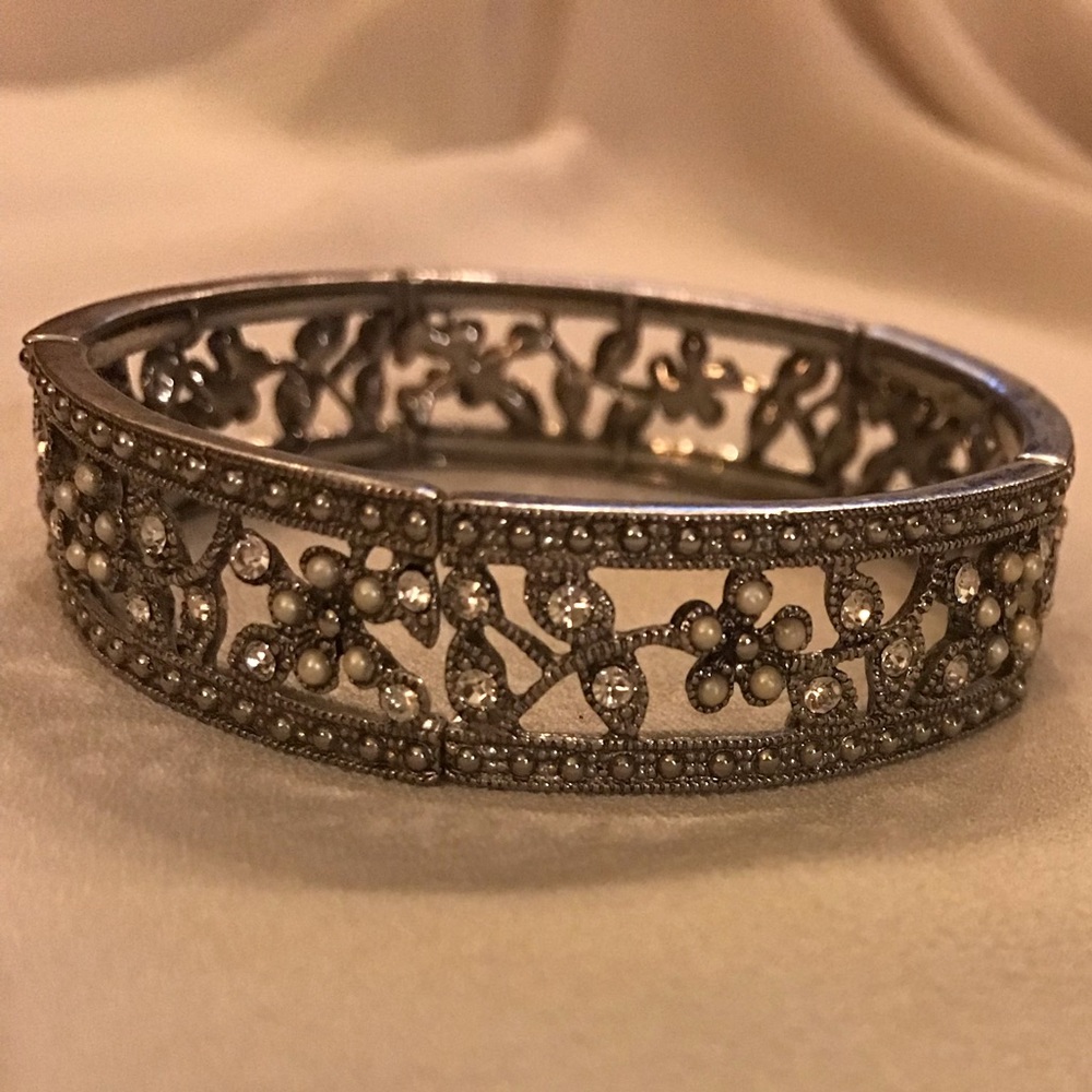 Beautiful Stretch Bracelet with Rhinestones